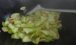 吃炒角瓜发胖吗,吃炒角瓜会发胖吗？